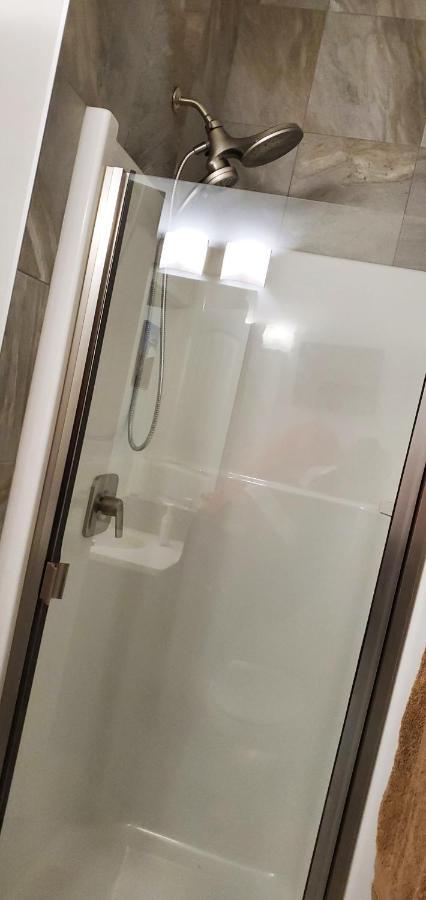 Delightful 1-Bedroom Private Suite In A New Home Κάλγκαρι Εξωτερικό φωτογραφία